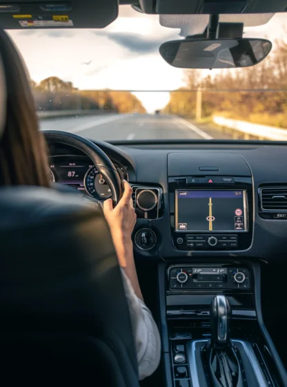 Rozwój systemu informacyjno-rozrywkowego (IVI) dla globalnego koncernu motoryzacyjnego